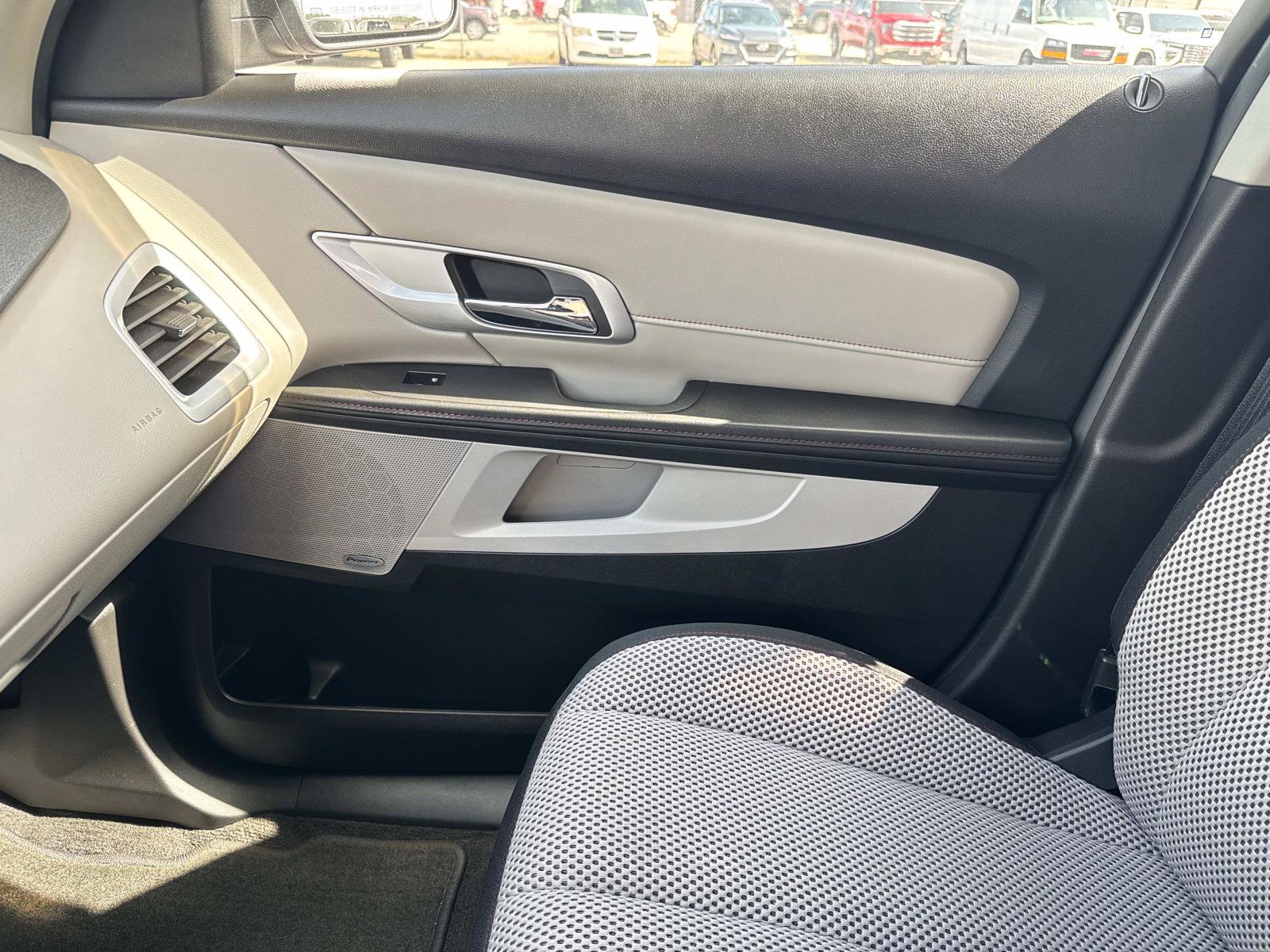 Used 2010 GMC Terrain SLE AWD/4WD image 26