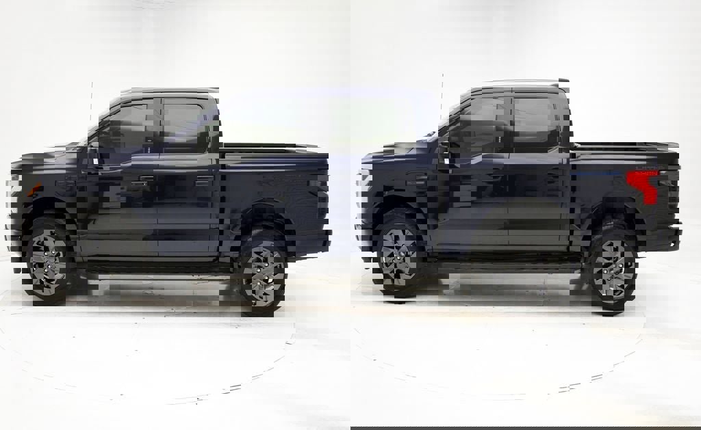 Used 2023 Ford F150 Lightning Lariat image 6