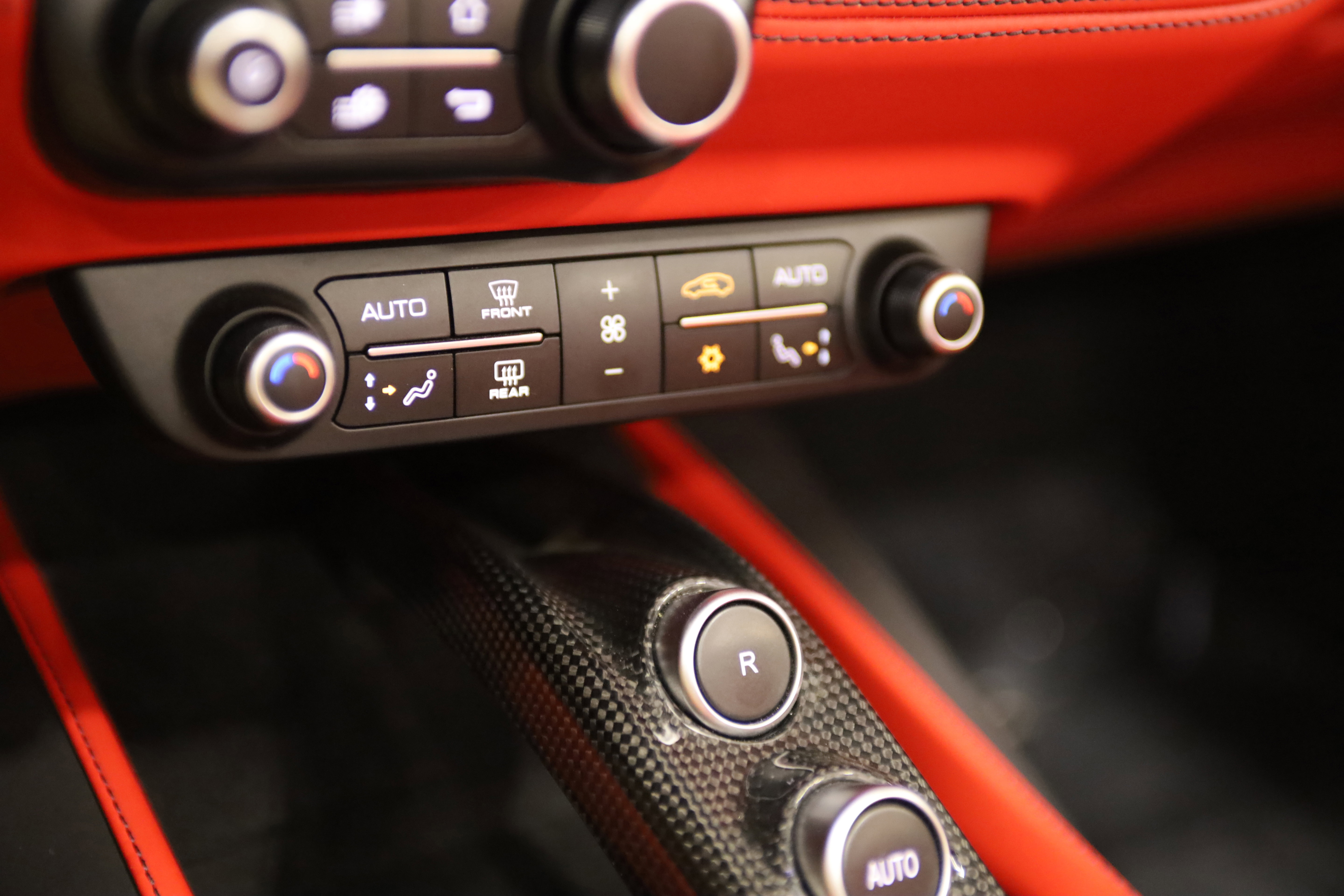 Used 2020 Ferrari Portofino RWD image 32