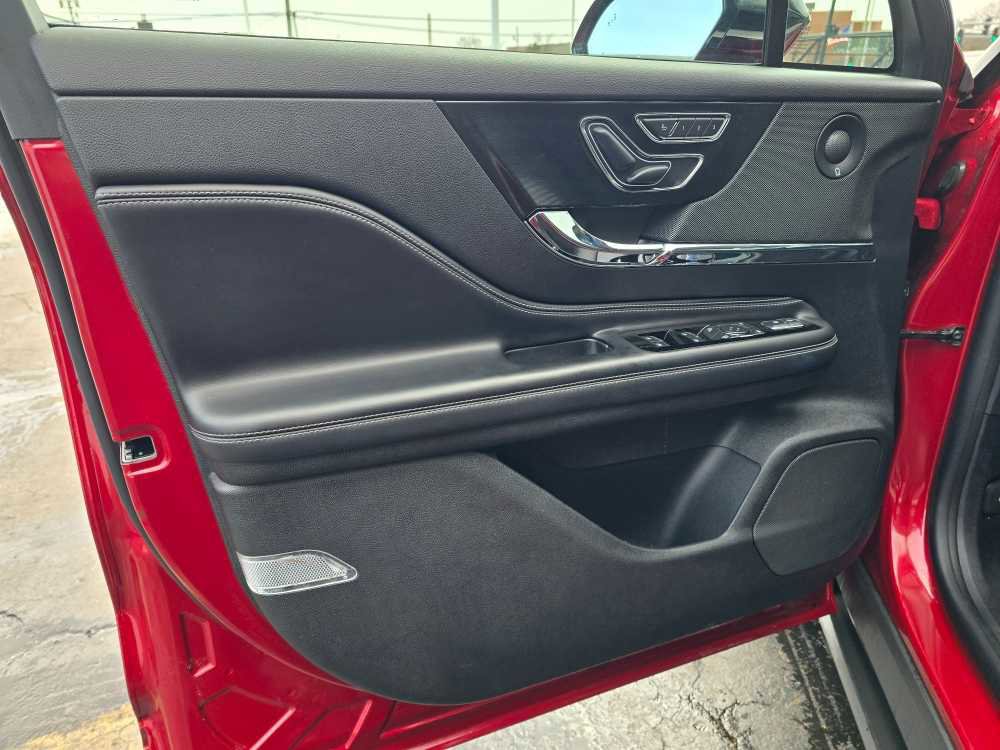 Used 2022 Lincoln Corsair Reserve w/ Equipment Group 201A image 12