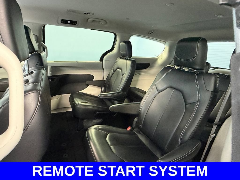 Used 2023 Chrysler Pacifica Touring-L FWD image 7