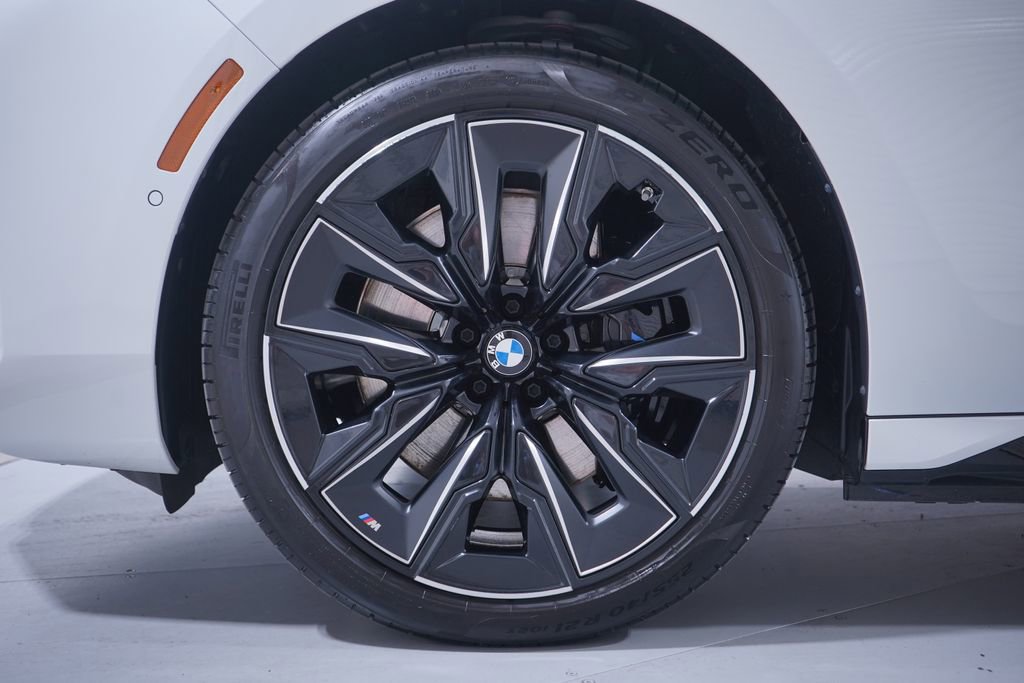 Used 2025 BMW i7 eDrive50 w/ M Sport Package image 2
