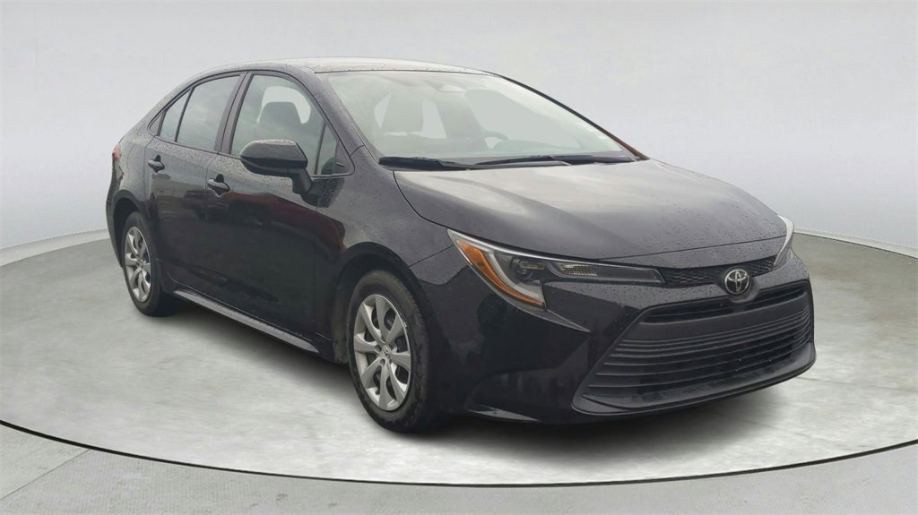 Used 2023 Toyota Corolla LE image 1