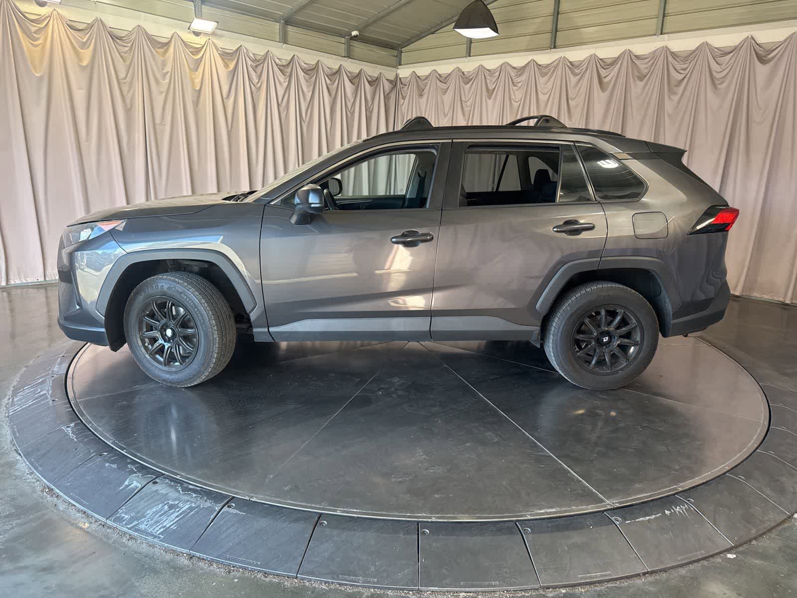 Used 2021 Toyota RAV4 LE AWD/4WD image 6