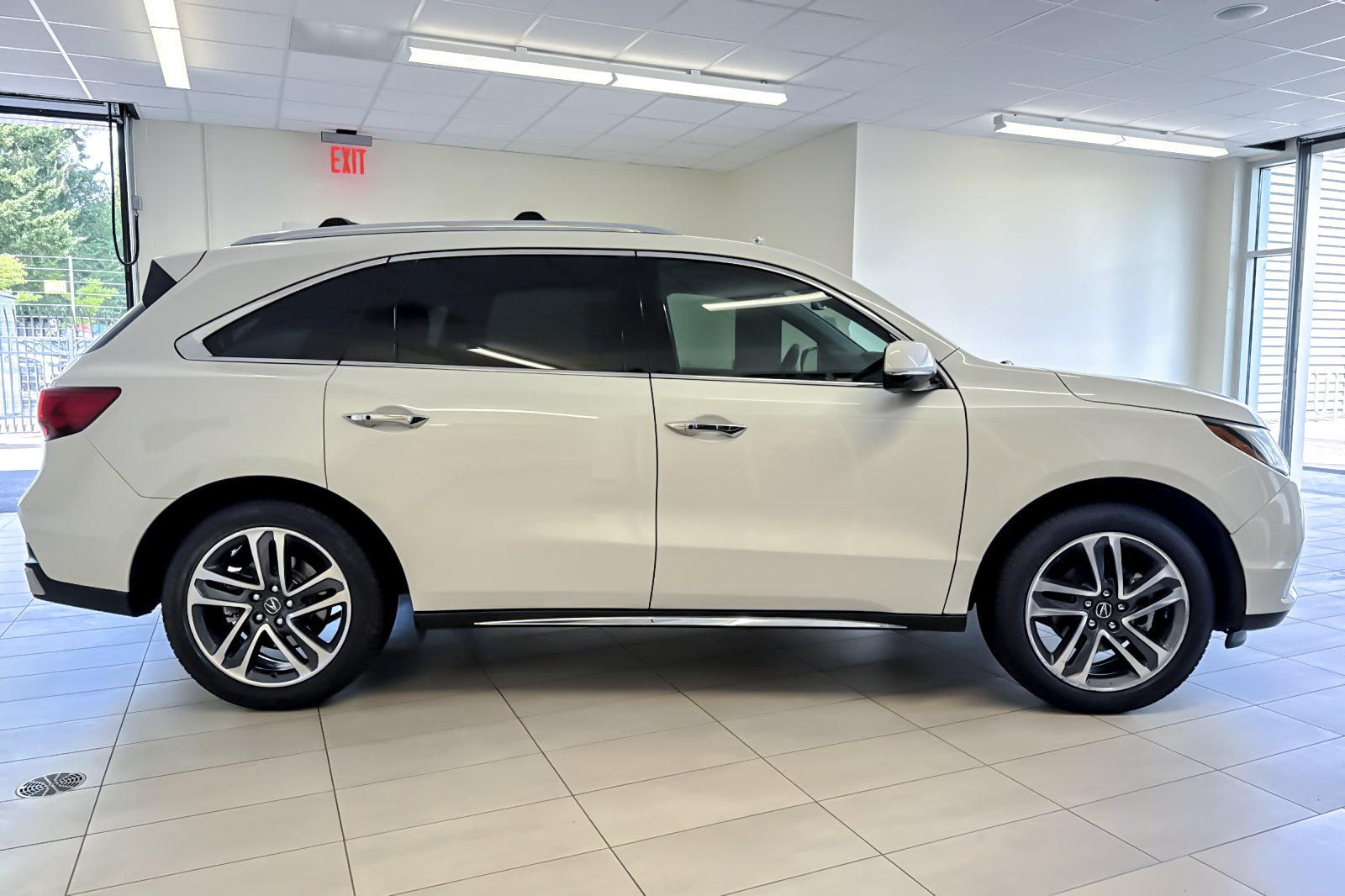 Used 2018 Acura MDX w/ Advance Package AWD/4WD image 3