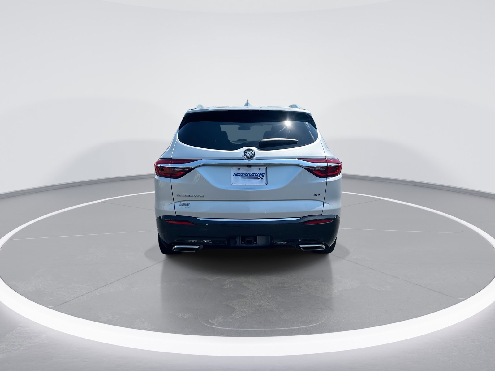 Used 2020 Buick Enclave Essence w/ Sport Touring Edition FWD image 8
