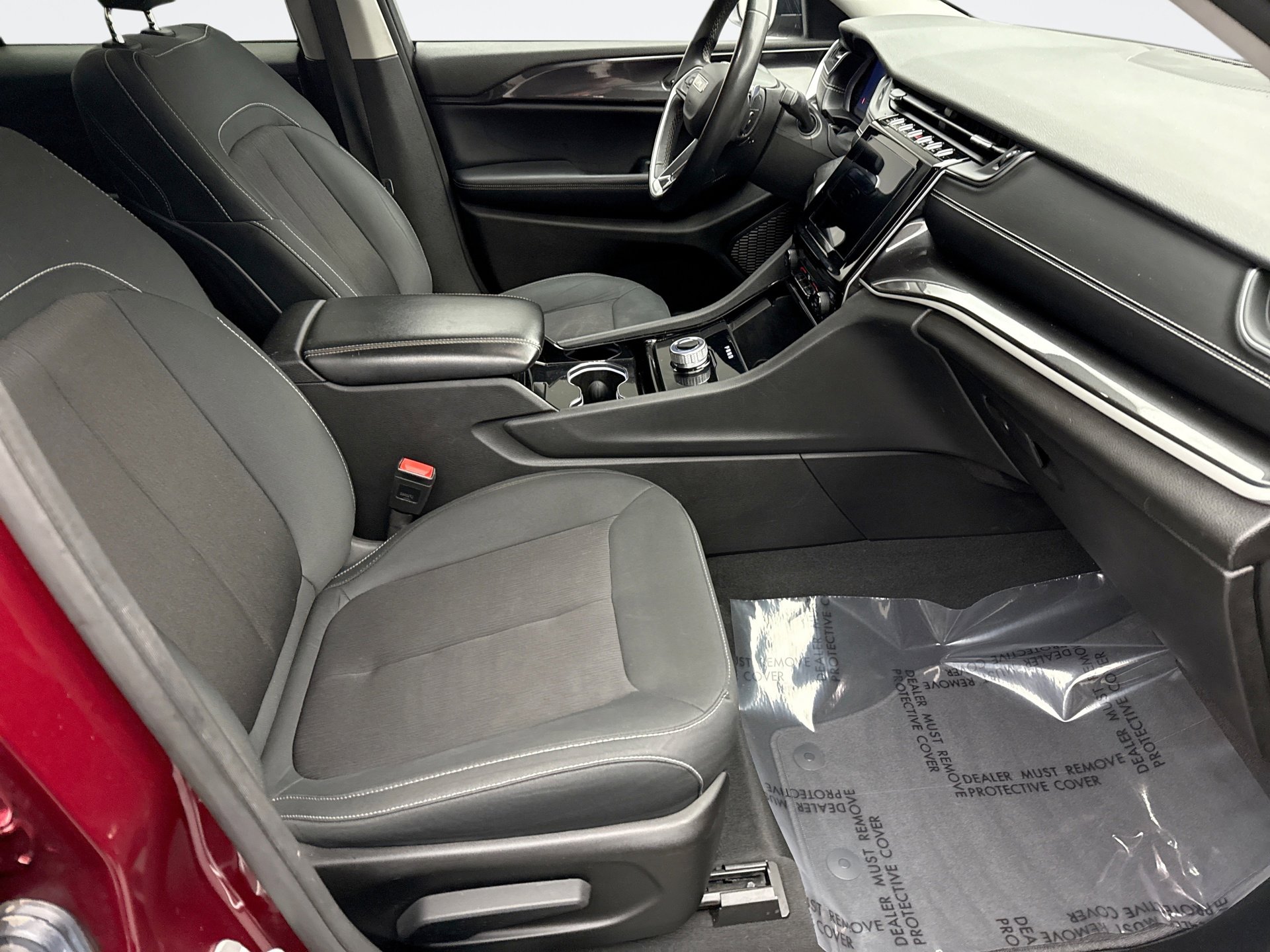 Used 2023 Jeep Grand Cherokee Laredo image 16