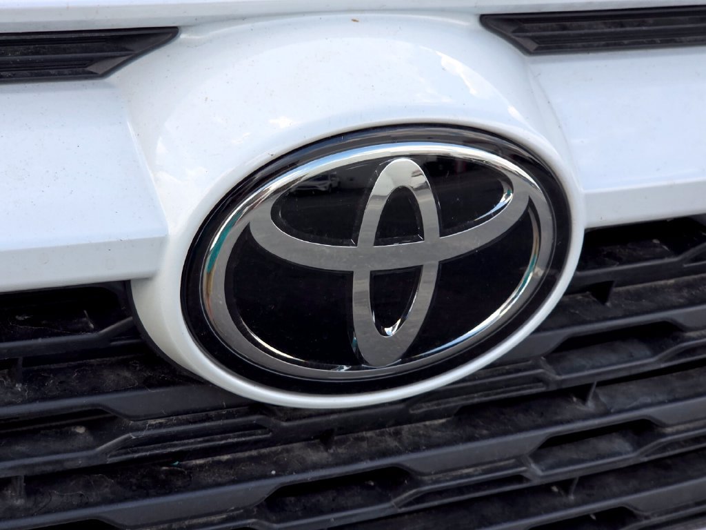Used 2025 Toyota RAV4 XLE Premium FWD image 2