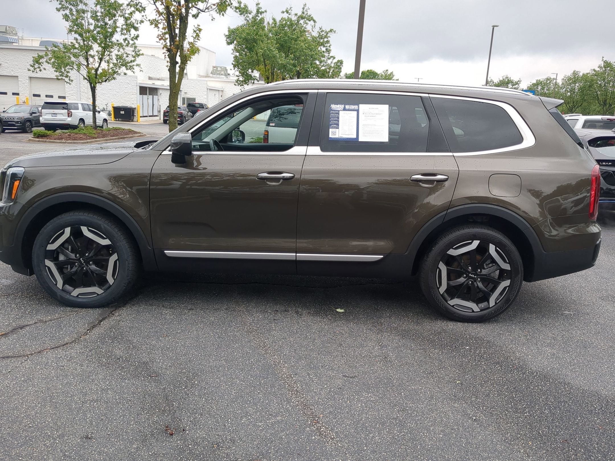 Used 2025 Kia Telluride S FWD image 7