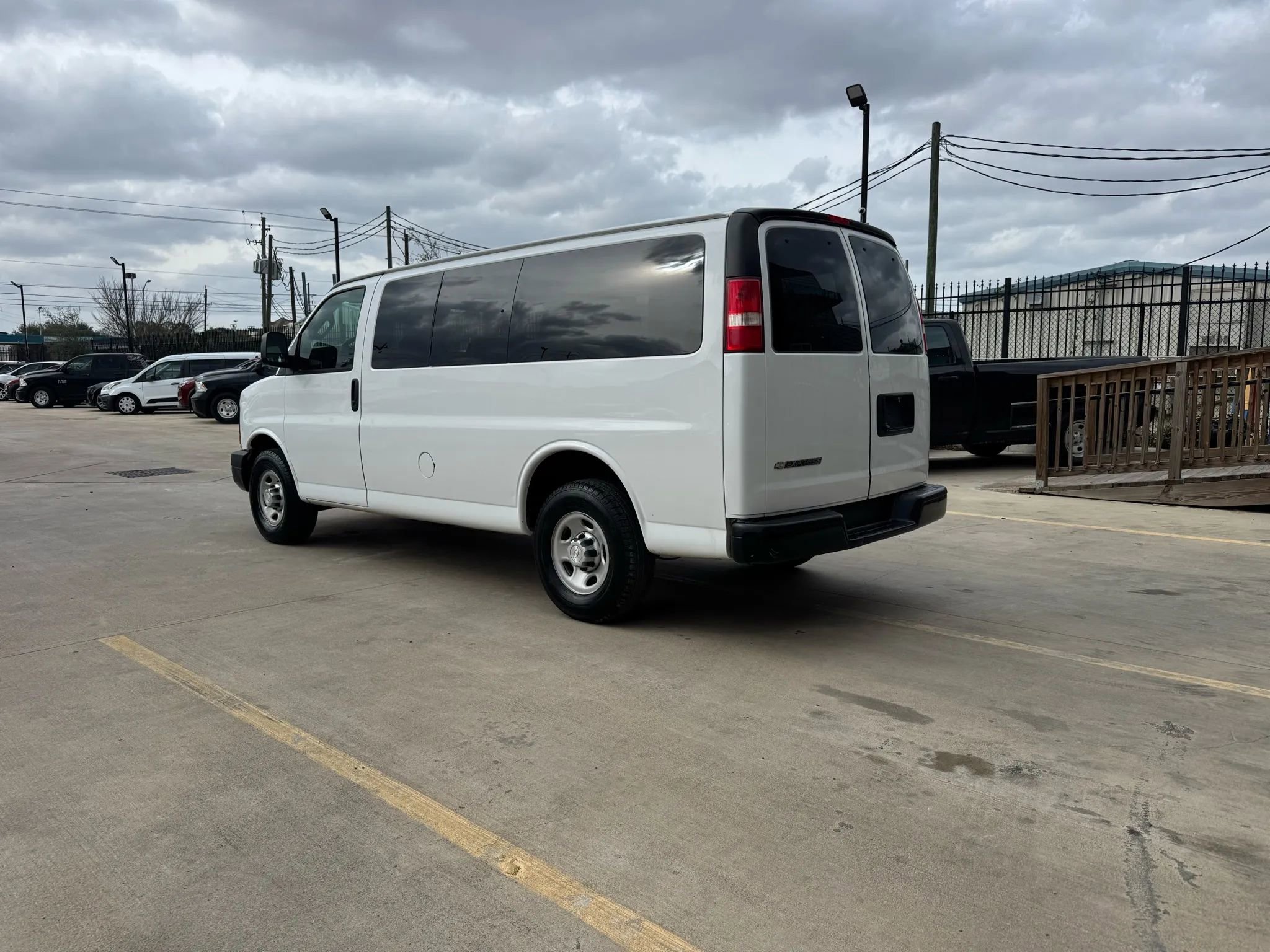 Used 2017 Chevrolet Express 2500 LS image 5