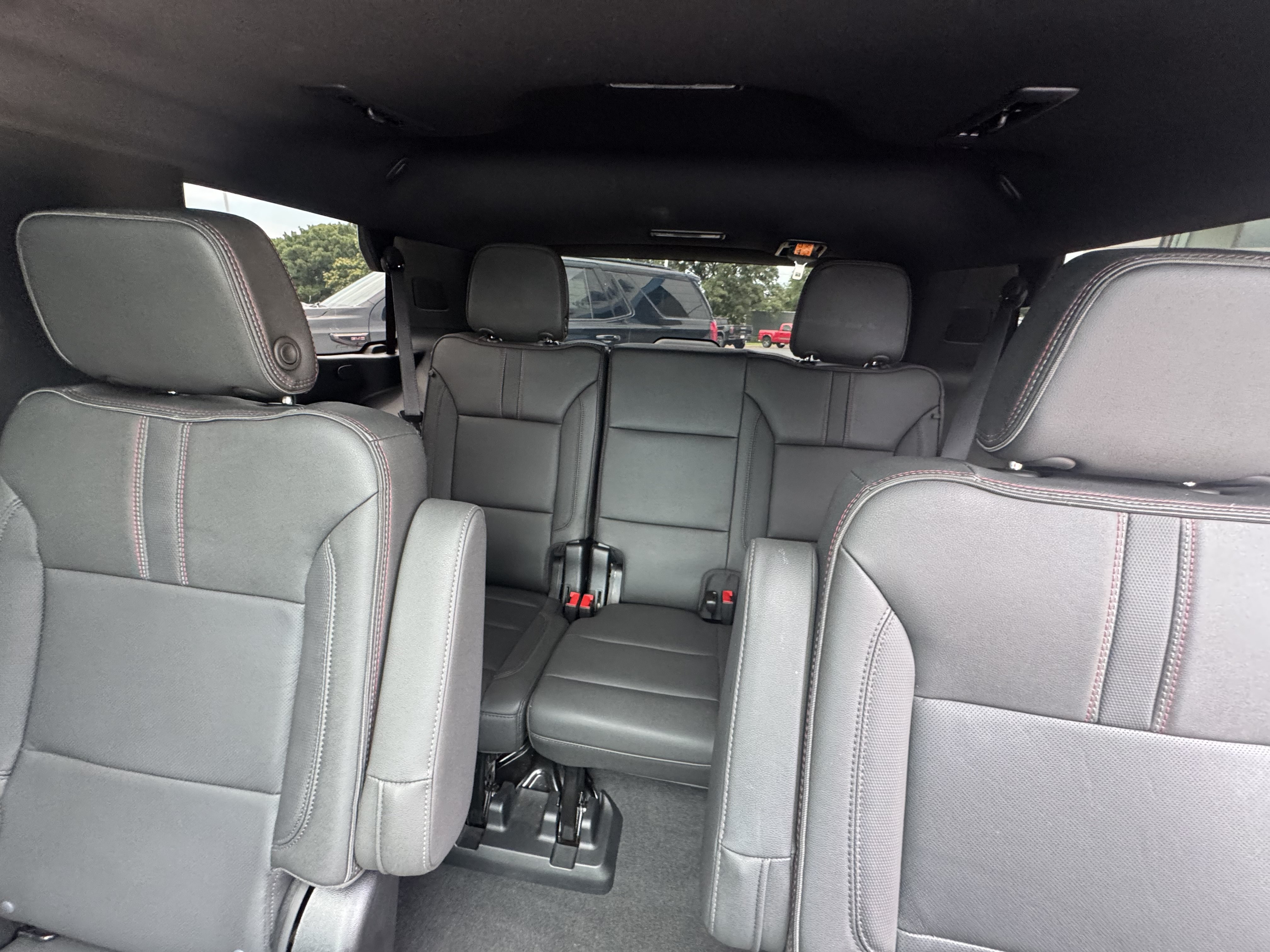 Used 2024 Chevrolet Tahoe RST w/ Luxury Package AWD/4WD image 10