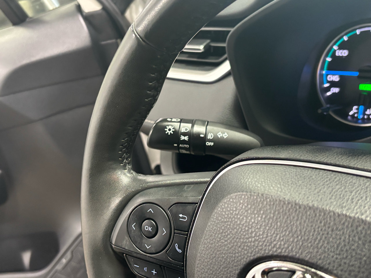 Used 2021 Toyota RAV4 XLE Premium image 35