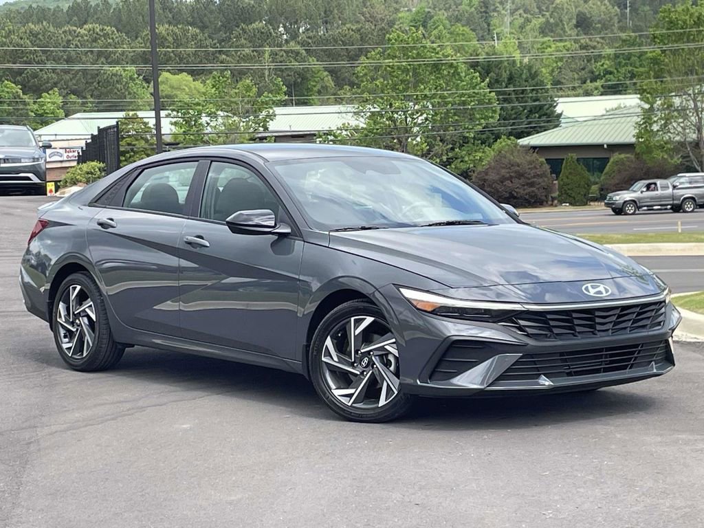 Certified 2025 Hyundai Elantra Sport FWD image 1
