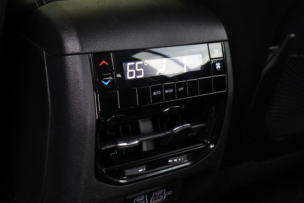 Used 2023 Jeep Grand Cherokee L Laredo AWD/4WD image 46