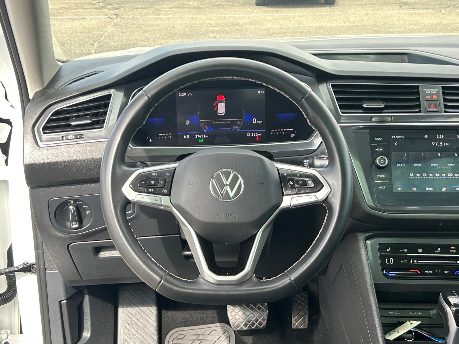 Used 2023 Volkswagen Tiguan SE AWD/4WD image 9