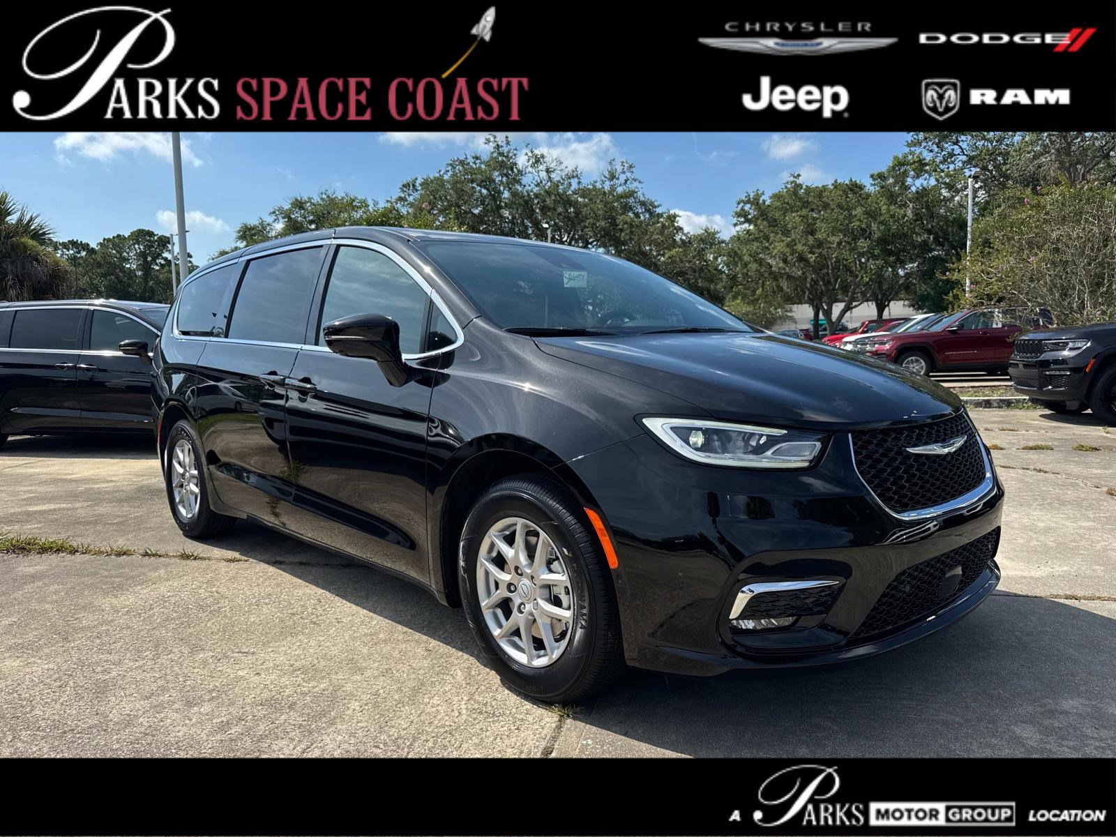 New 2025 Chrysler Pacifica Select