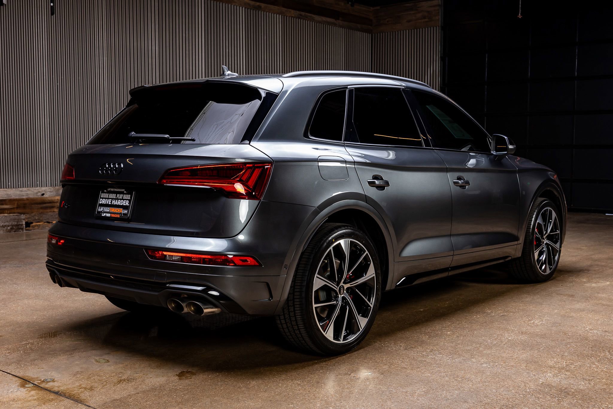 Used 2024 Audi SQ5 Prestige image 9