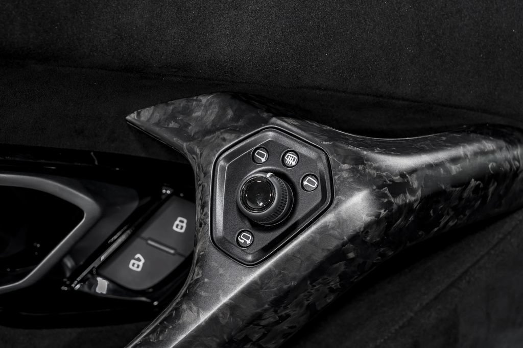 Used 2018 Lamborghini Huracan Performante AWD/4WD image 10