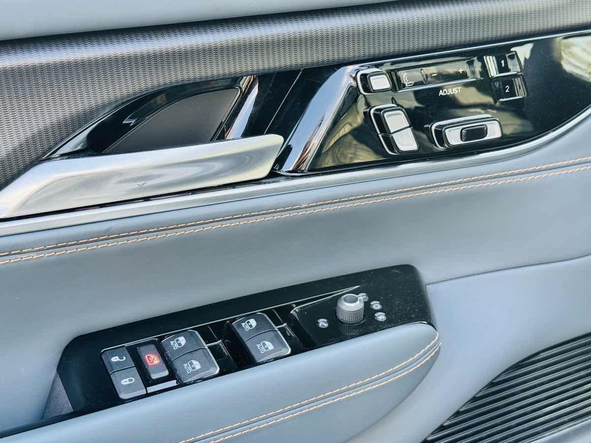 Used 2024 Jeep Grand Wagoneer L Series III w/ Rear Seat Video Group 1 AWD/4WD image 22