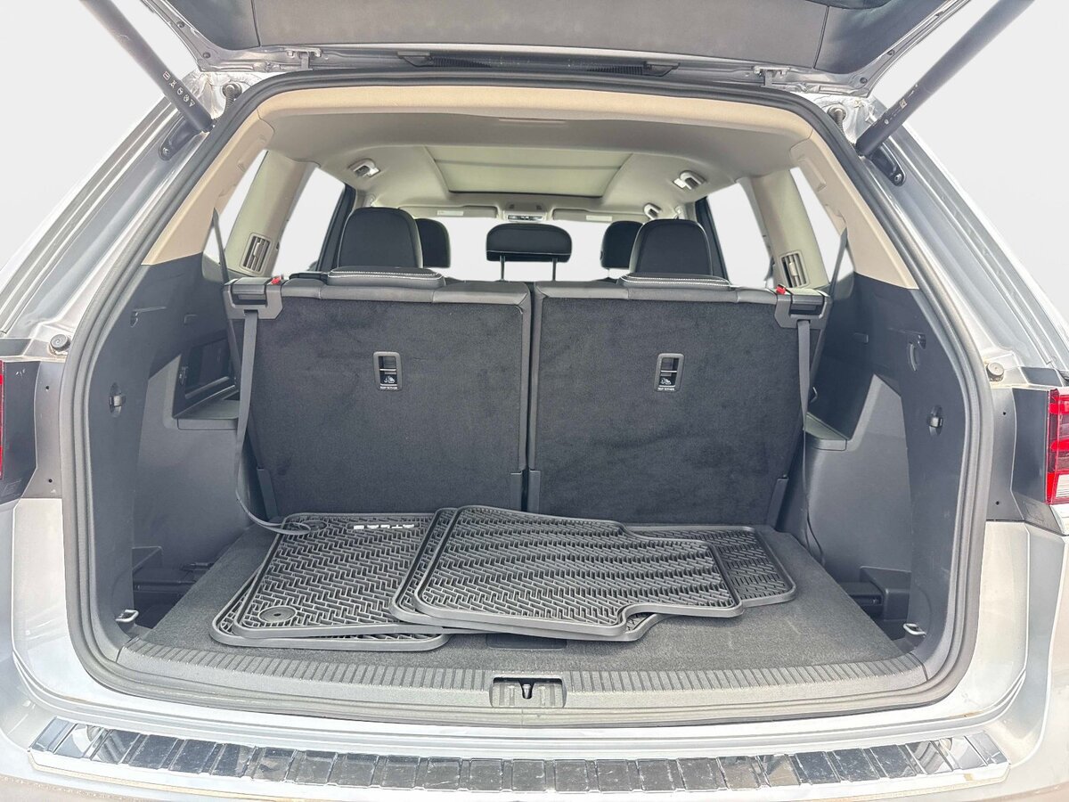 Used 2024 Volkswagen Atlas SEL Premium R-Line AWD/4WD image 9