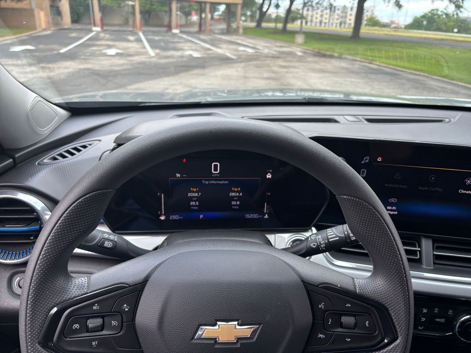 Used 2025 Chevrolet Trax LT FWD image 29