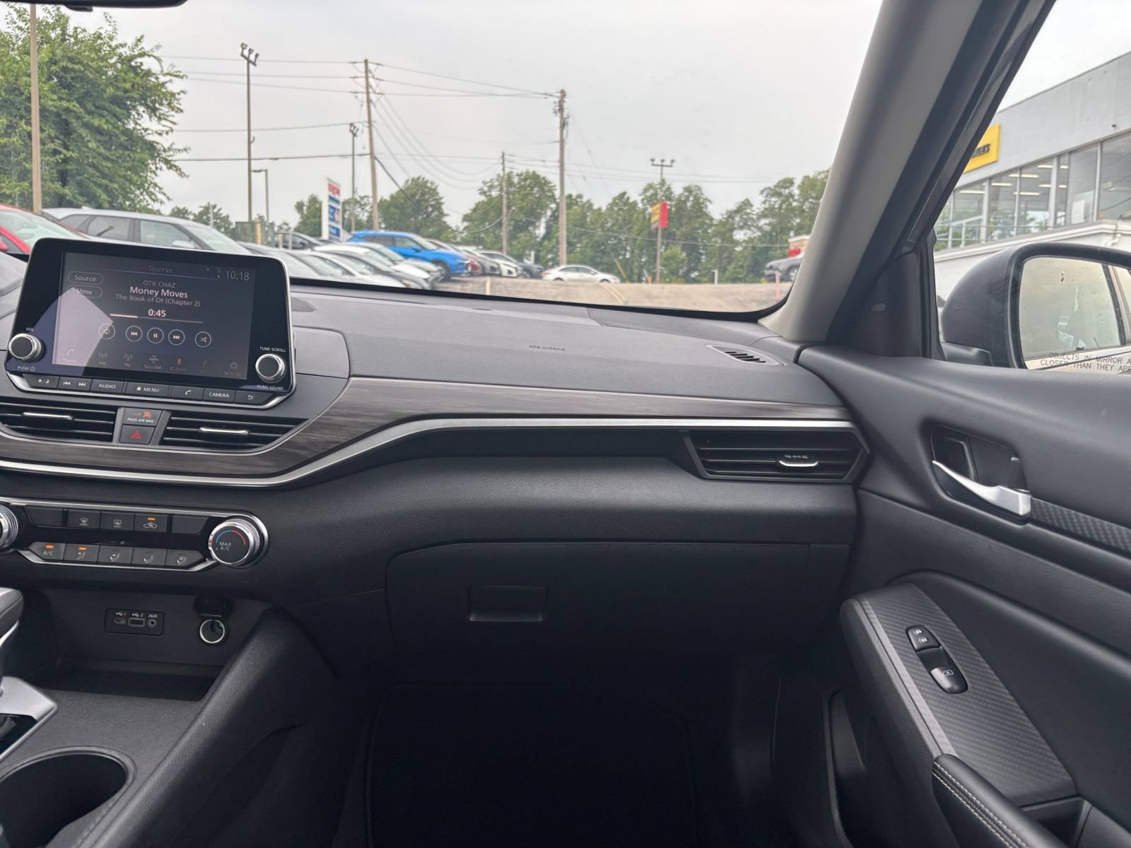 Used 2025 Nissan Altima 2.5 SV FWD image 34