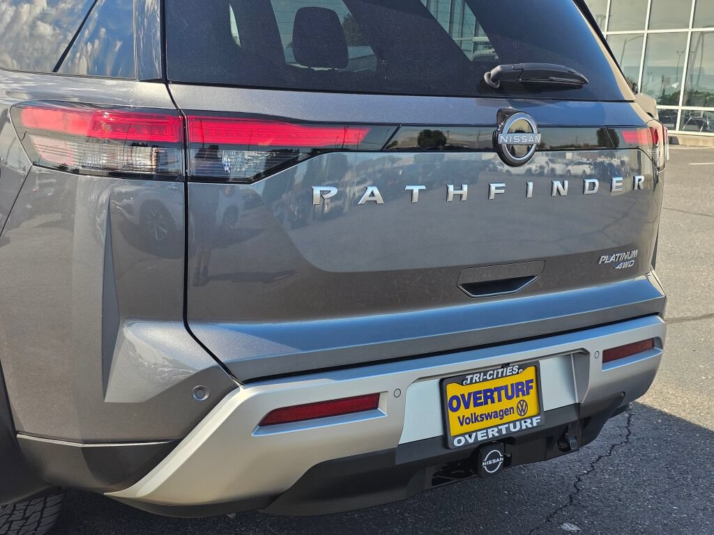 Used 2025 Nissan Pathfinder Platinum AWD/4WD image 7