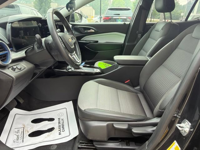 Used 2025 Chevrolet Trax LT w/ Sunroof Package FWD image 21