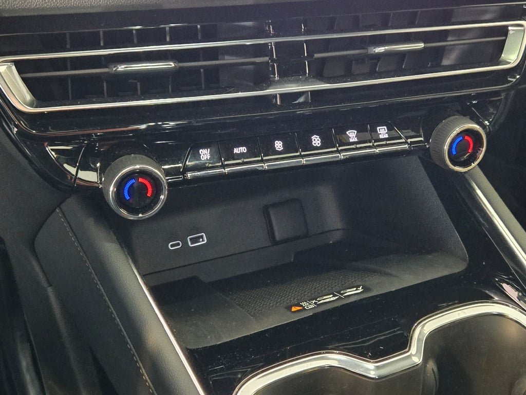 Used 2026 Chevrolet Traverse High Country w/ LPO, Floor Liner Package AWD/4WD image 29