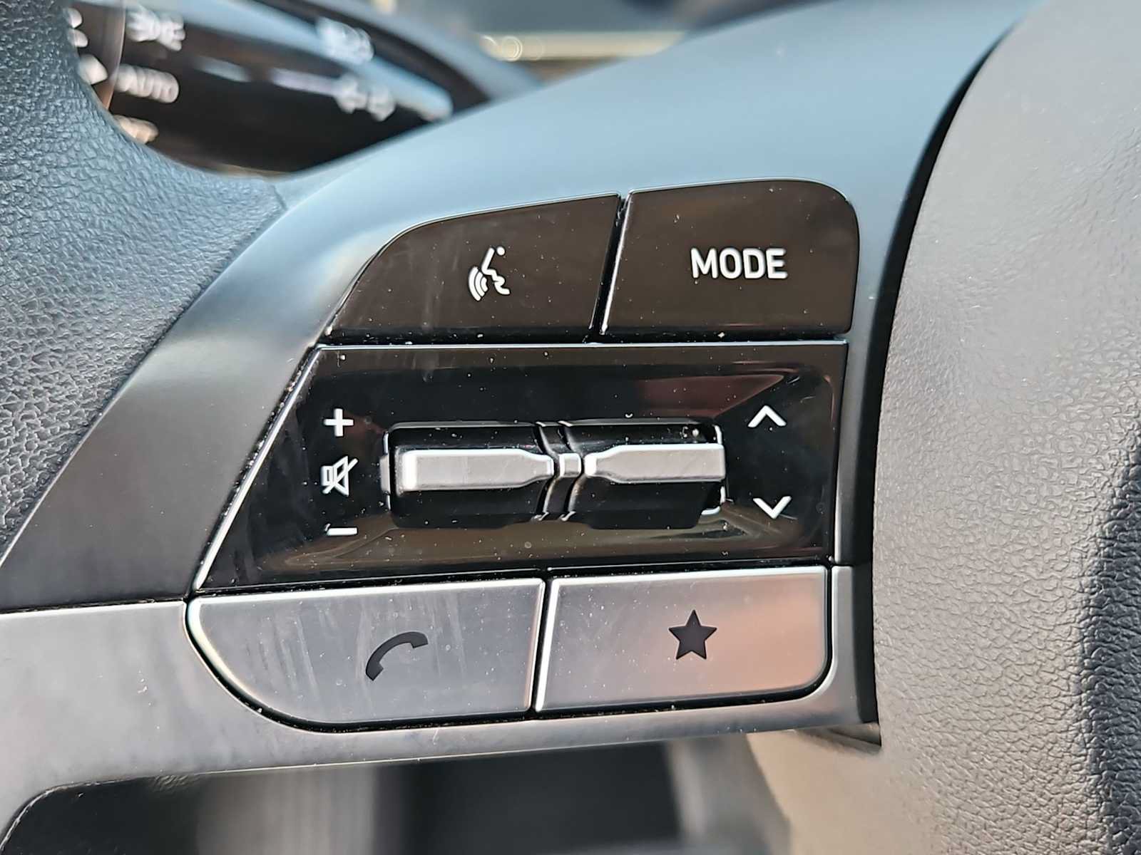 Certified 2024 Hyundai Elantra SEL FWD image 23