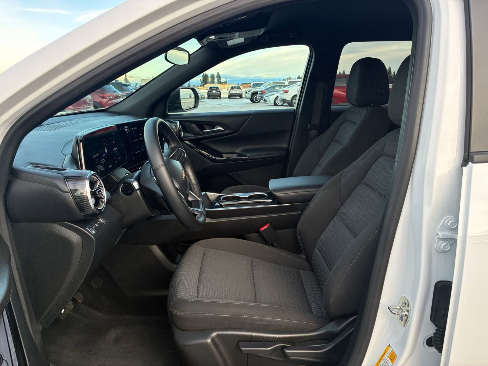 Used 2025 Chevrolet Equinox LT image 25