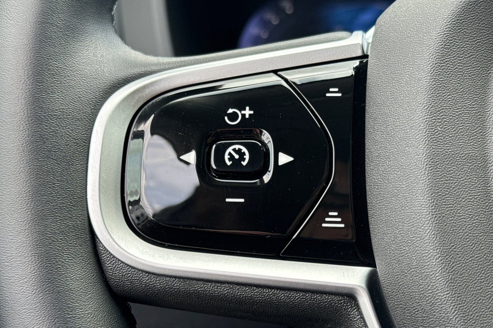 Certified 2026 Volvo XC60 B5 Plus w/ Climate Package PRO AWD/4WD image 26