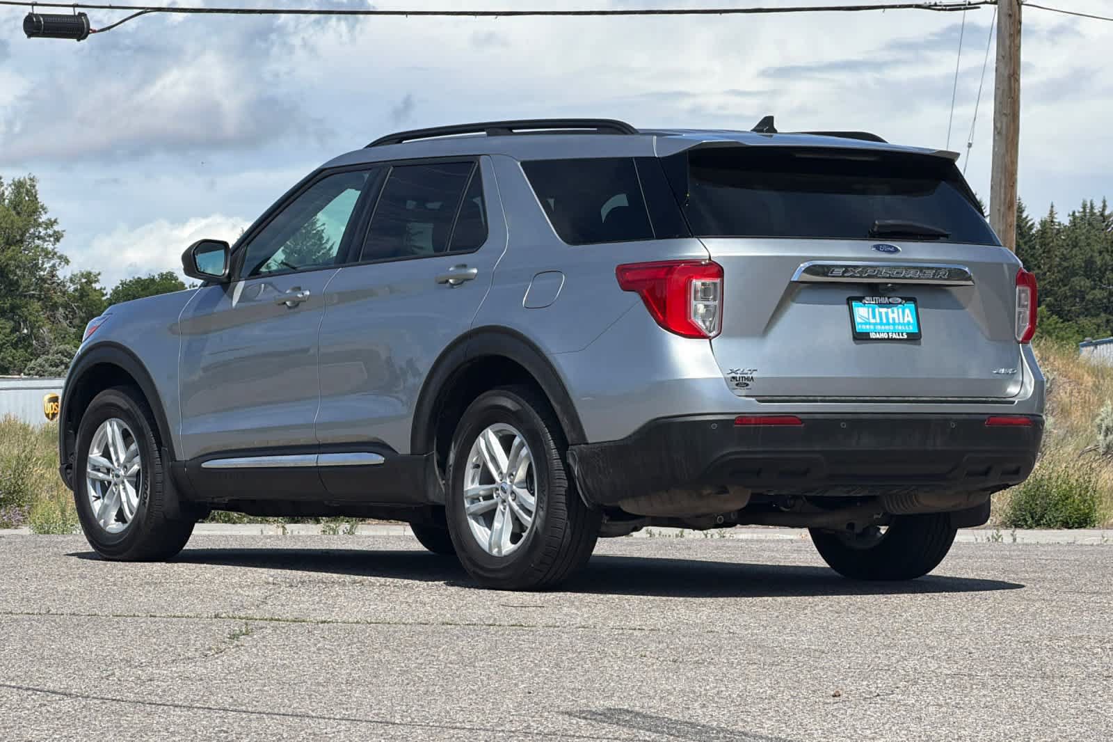 Used 2023 Ford Explorer XLT AWD/4WD image 6