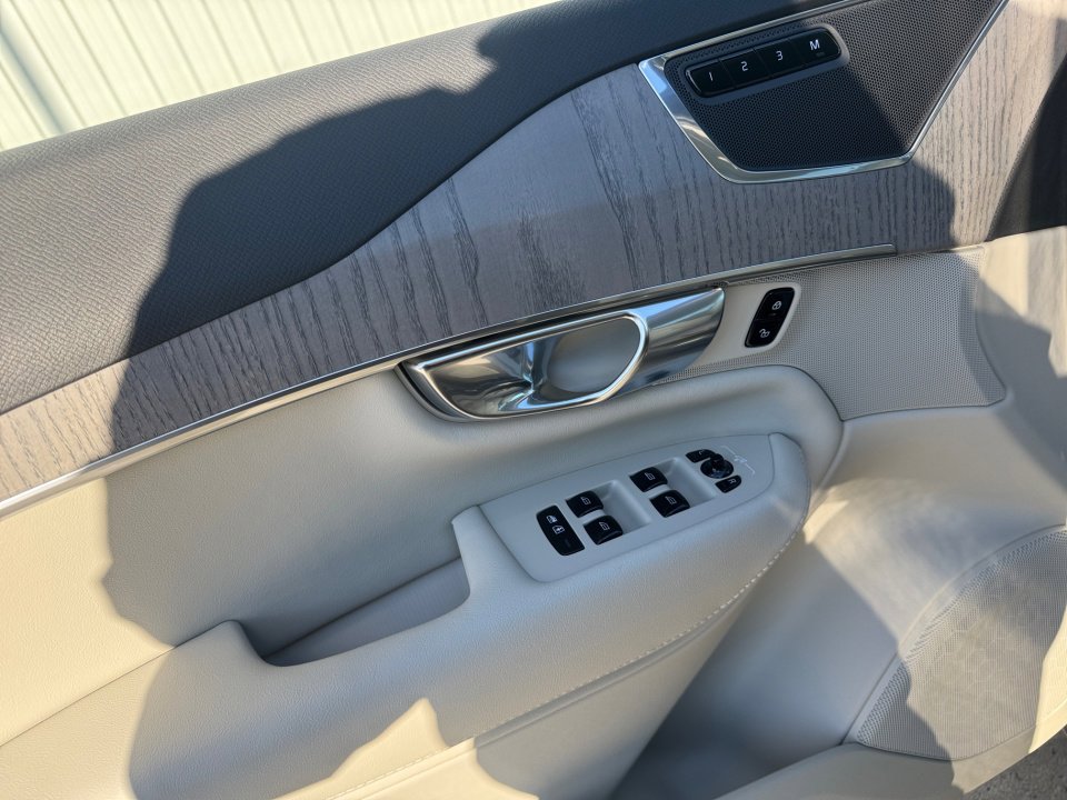 New 2025 Volvo XC90 T8 Plus w/ Protection Package Premier image 25