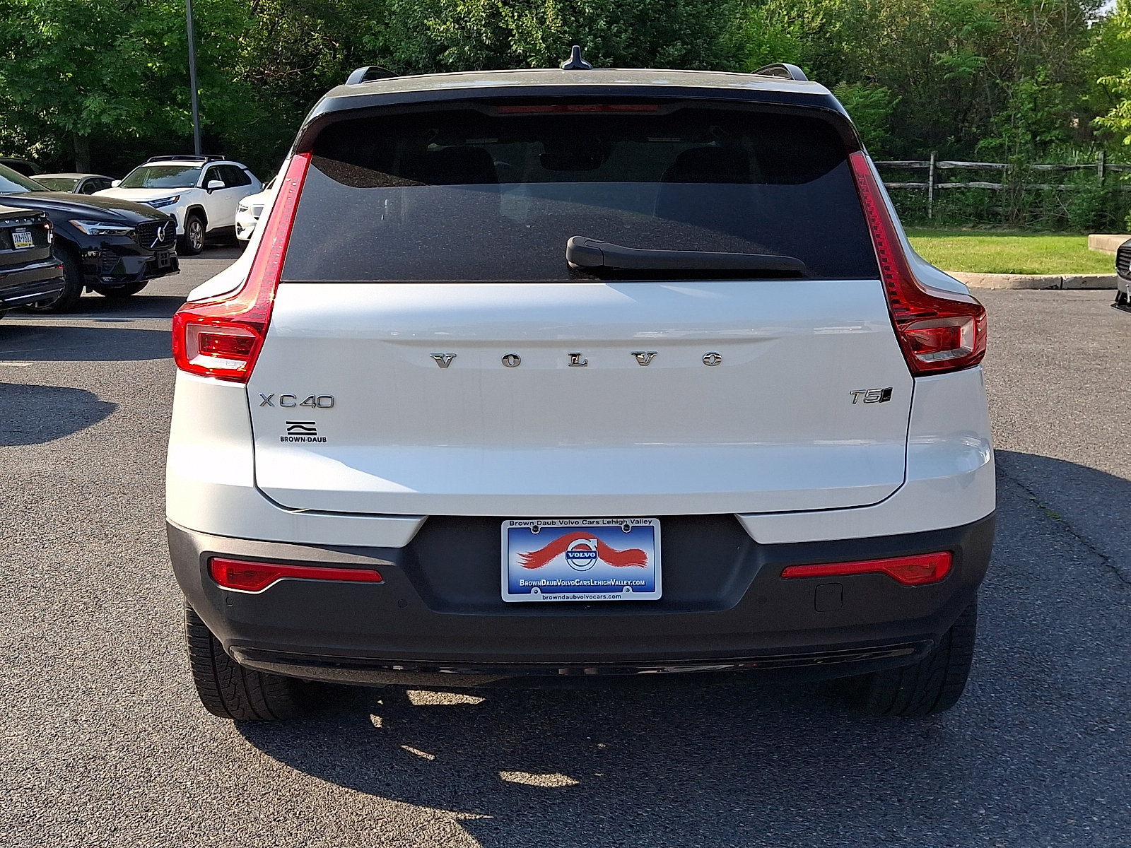 Used 2021 Volvo XC40 T5 R-Design w/ Advanced Package AWD/4WD image 5