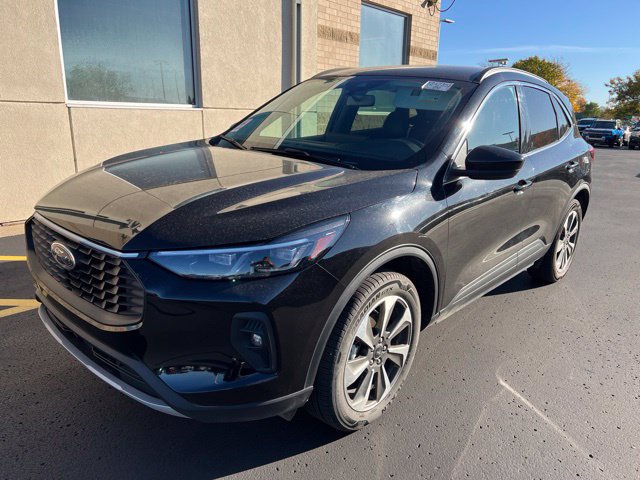 Used 2025 Ford Escape Platinum AWD/4WD image 4