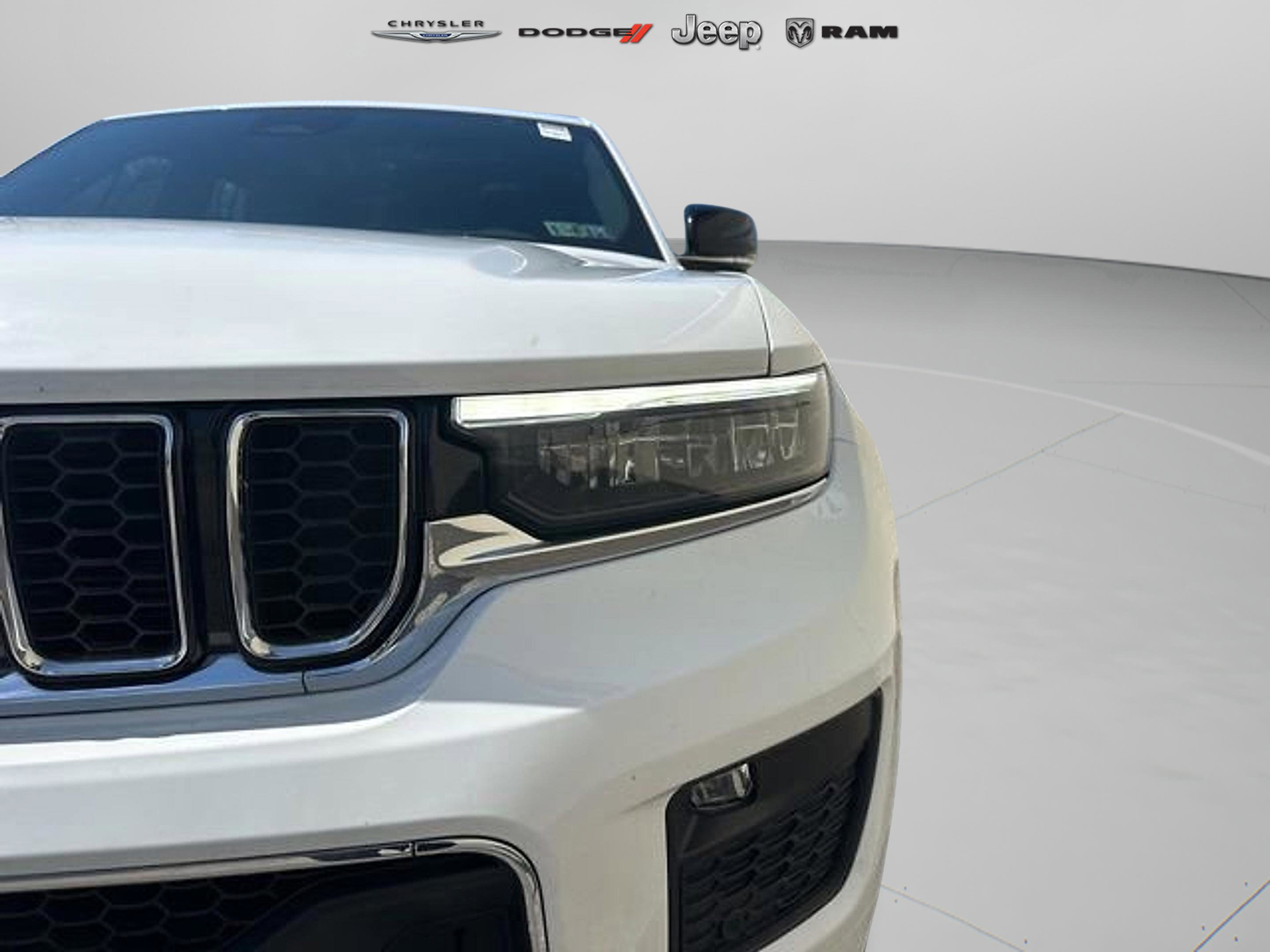 Used 2023 Jeep Grand Cherokee L Overland w/ Luxury Tech Group IV AWD/4WD image 25