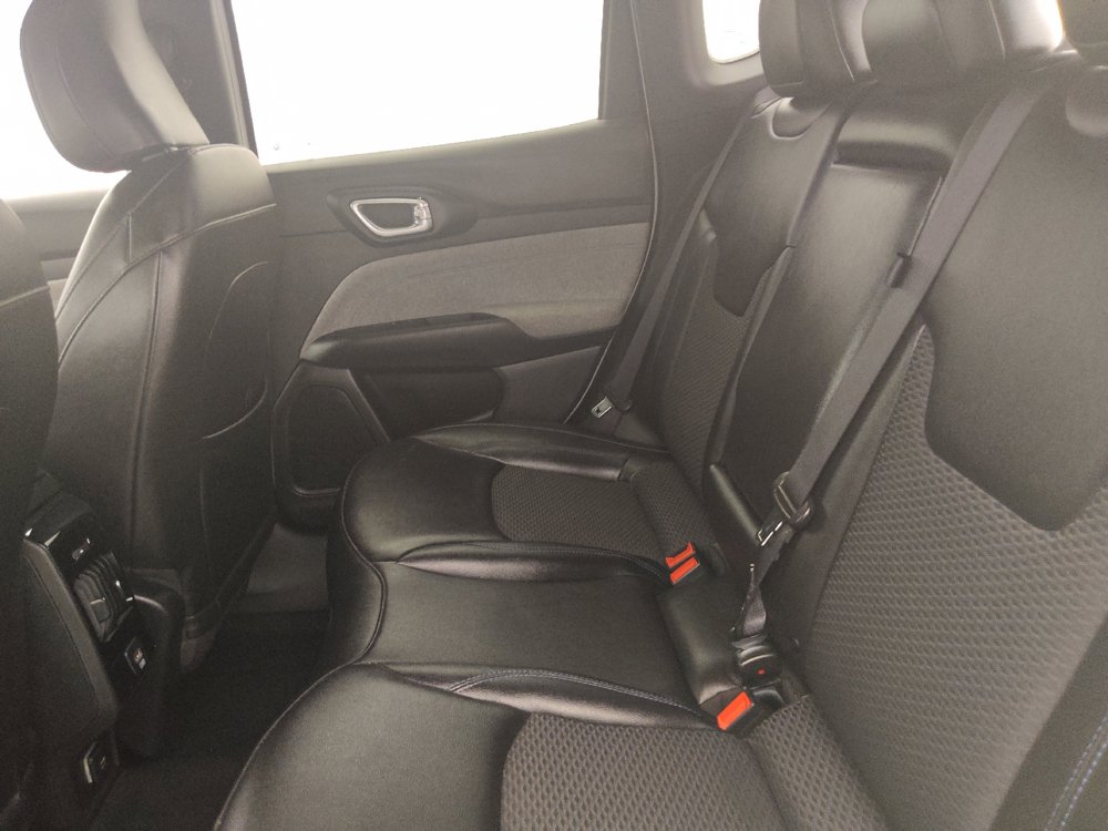 Used 2025 Jeep Compass Latitude AWD/4WD image 18