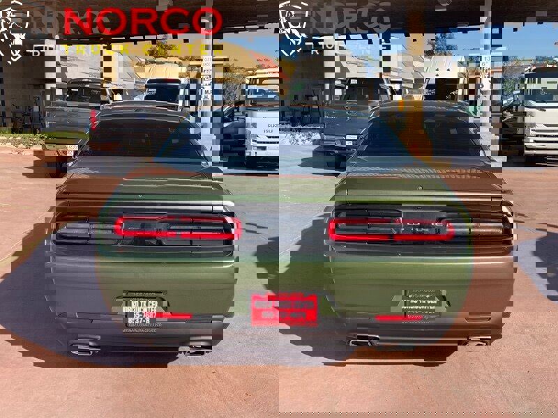 Used 2022 Dodge Challenger SXT image 6