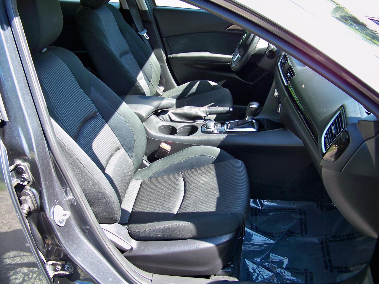 Used 2014 MAZDA MAZDA3 i Touring w/ Technology Package FWD image 16