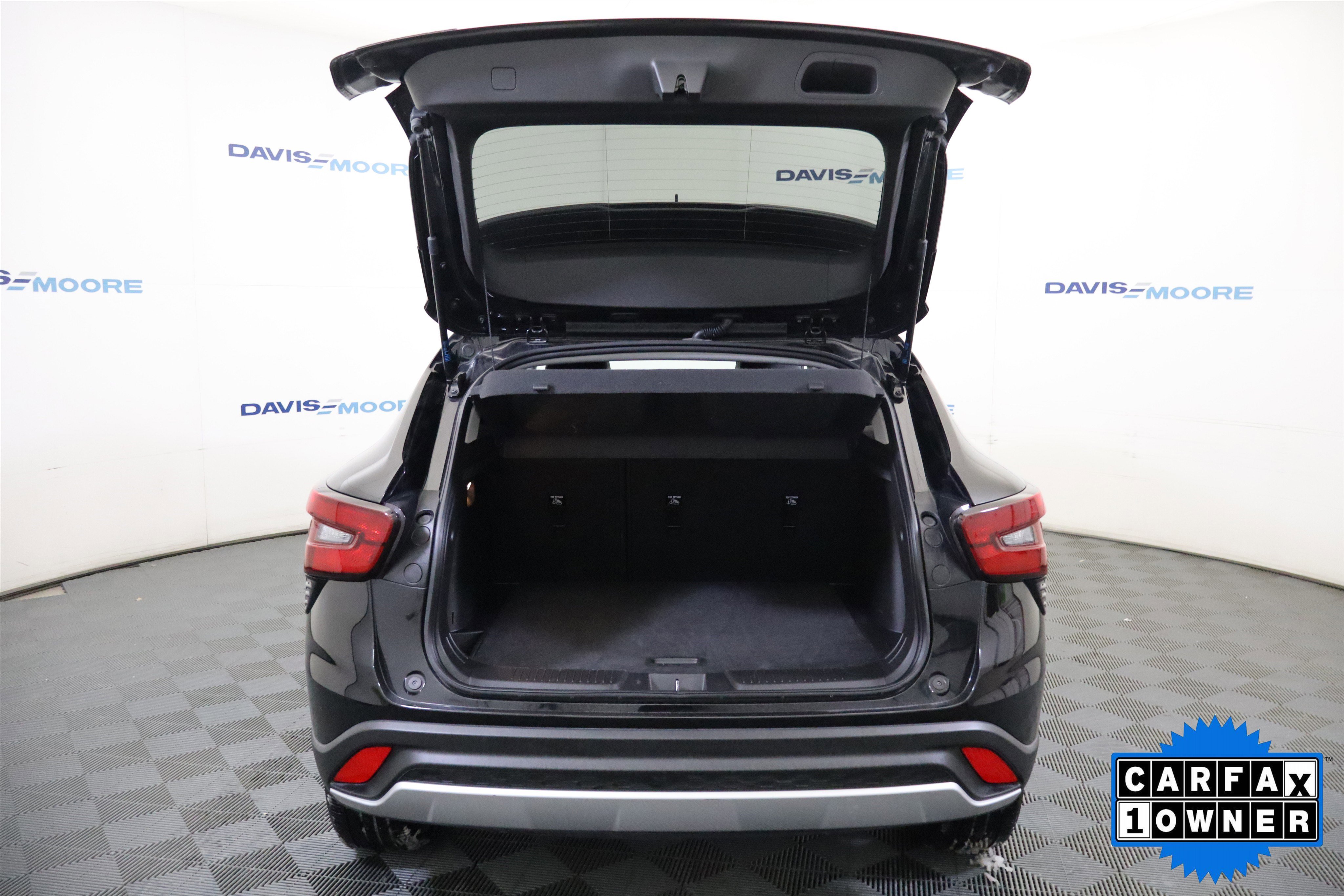 Used 2025 Chevrolet Trax LT image 8