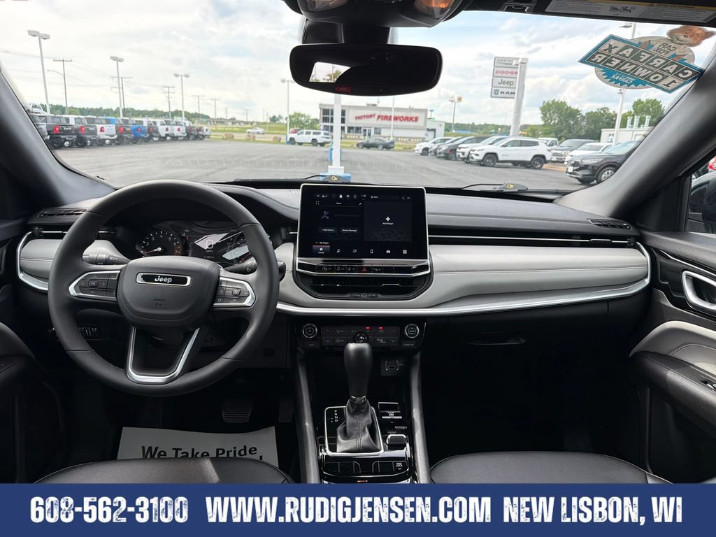 Used 2025 Jeep Compass Limited AWD/4WD image 12