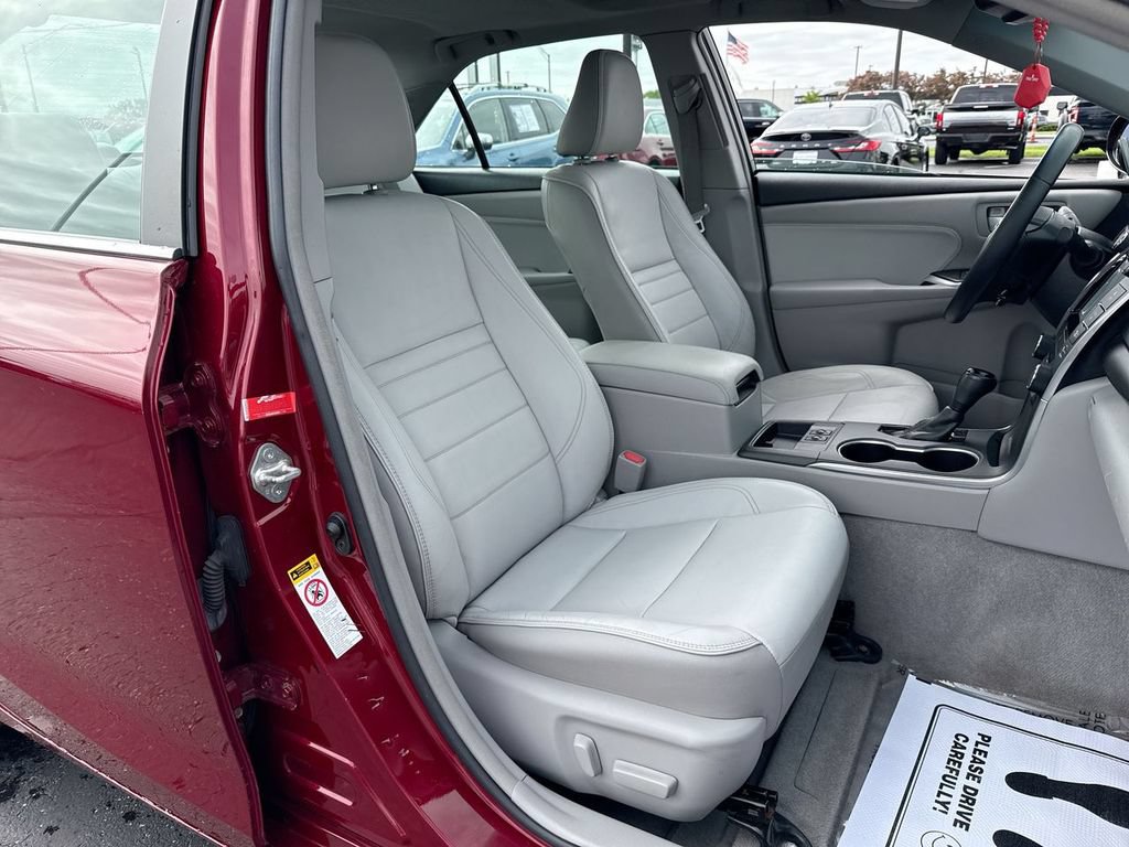 Used 2017 Toyota Camry XLE w/ Moonroof Package FWD image 25