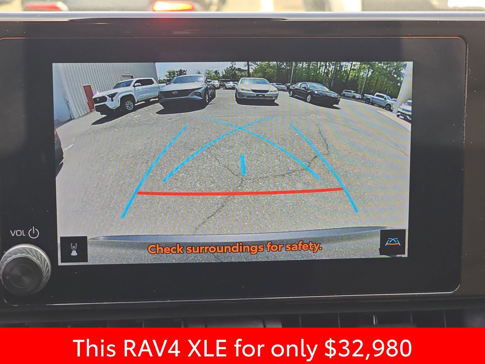 Used 2025 Toyota RAV4 XLE w/ Convenience Package FWD image 29