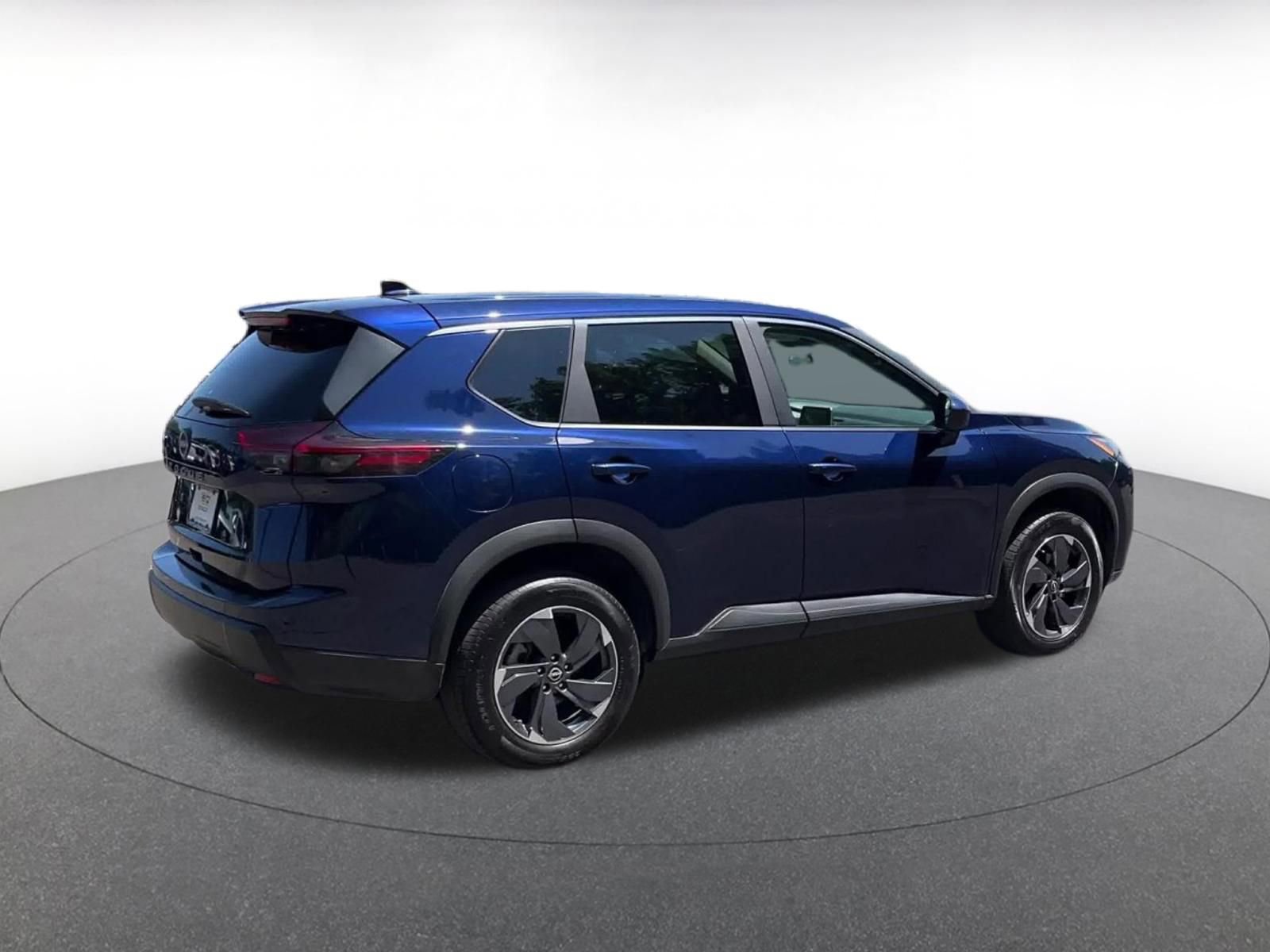 Used 2025 Nissan Rogue SV FWD image 15