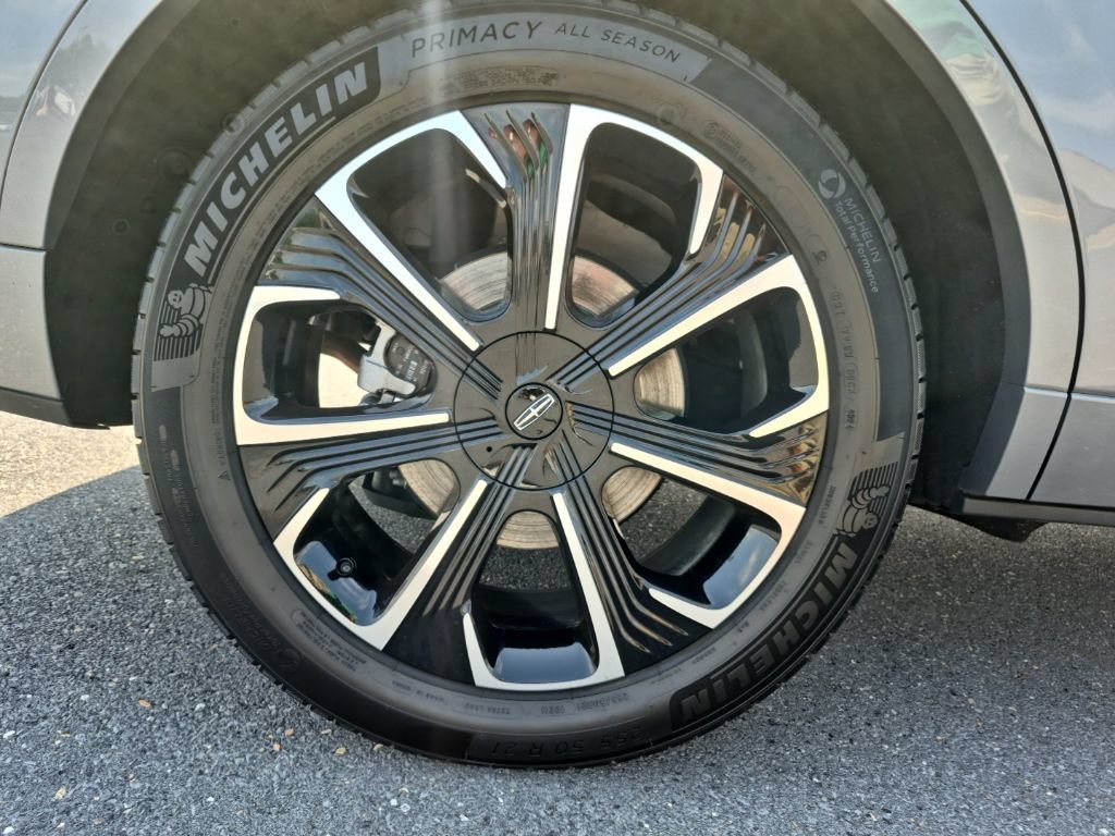 Certified 2025 Lincoln Nautilus Reserve AWD/4WD image 17