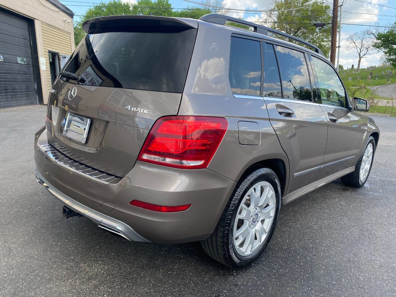 Used 2013 Mercedes-Benz GLK 350 4MATIC image 3