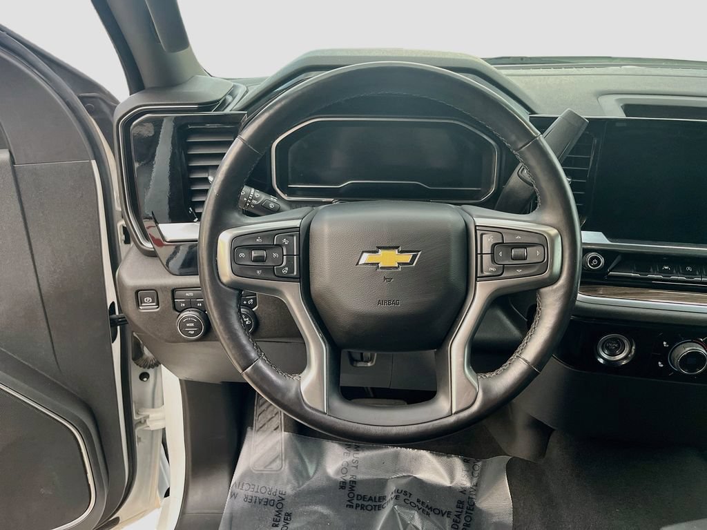Used 2022 Chevrolet Silverado 1500 LT AWD/4WD image 11