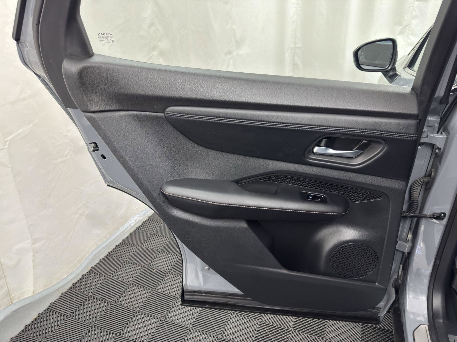 Used 2024 Nissan Ariya AWD image 26