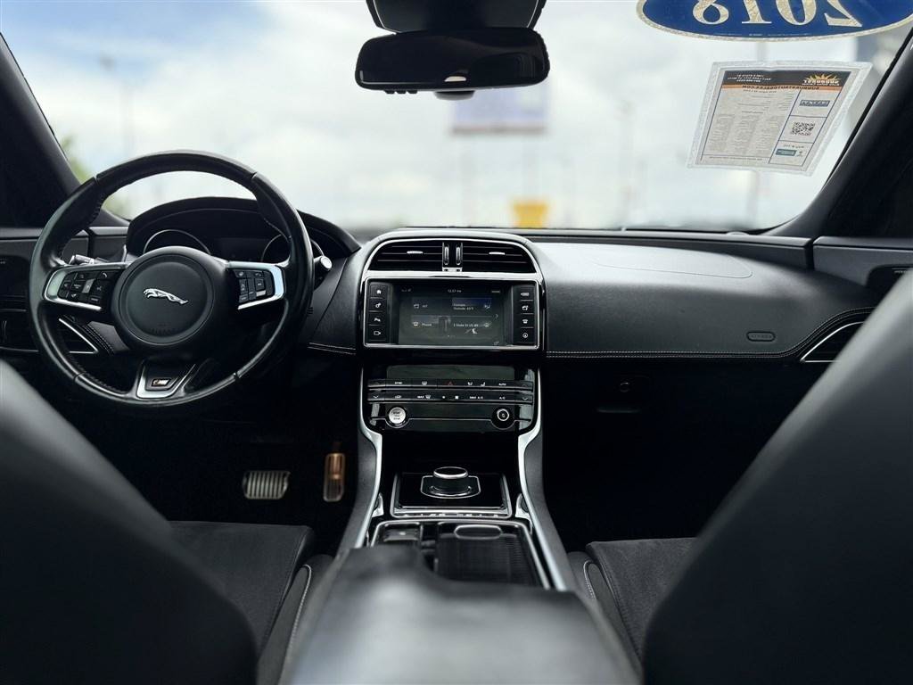 Used 2018 Jaguar XE S AWD/4WD image 40